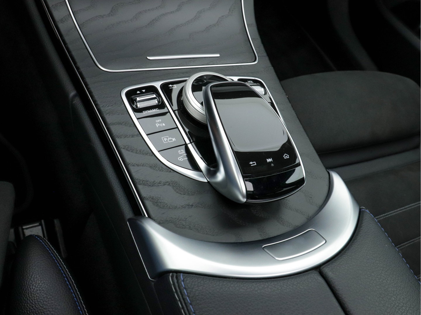 Mercedes-Benz C-Klasse Estate 300 e AMG-Sportpack Limited Business Solution (Plug-in) (INCL-BTW) Aut. *PANO | LEATHER-ALCANTARA | FULL-LED | NAVI-FULLMAP | TOPVIEW | BLINDSPOT | PREMIUM-AUDIO | DAB | CARPLAY | AMBIENTLIGHT | DIGI-COCKPIT | SPORTSEATS | 18"ALU*