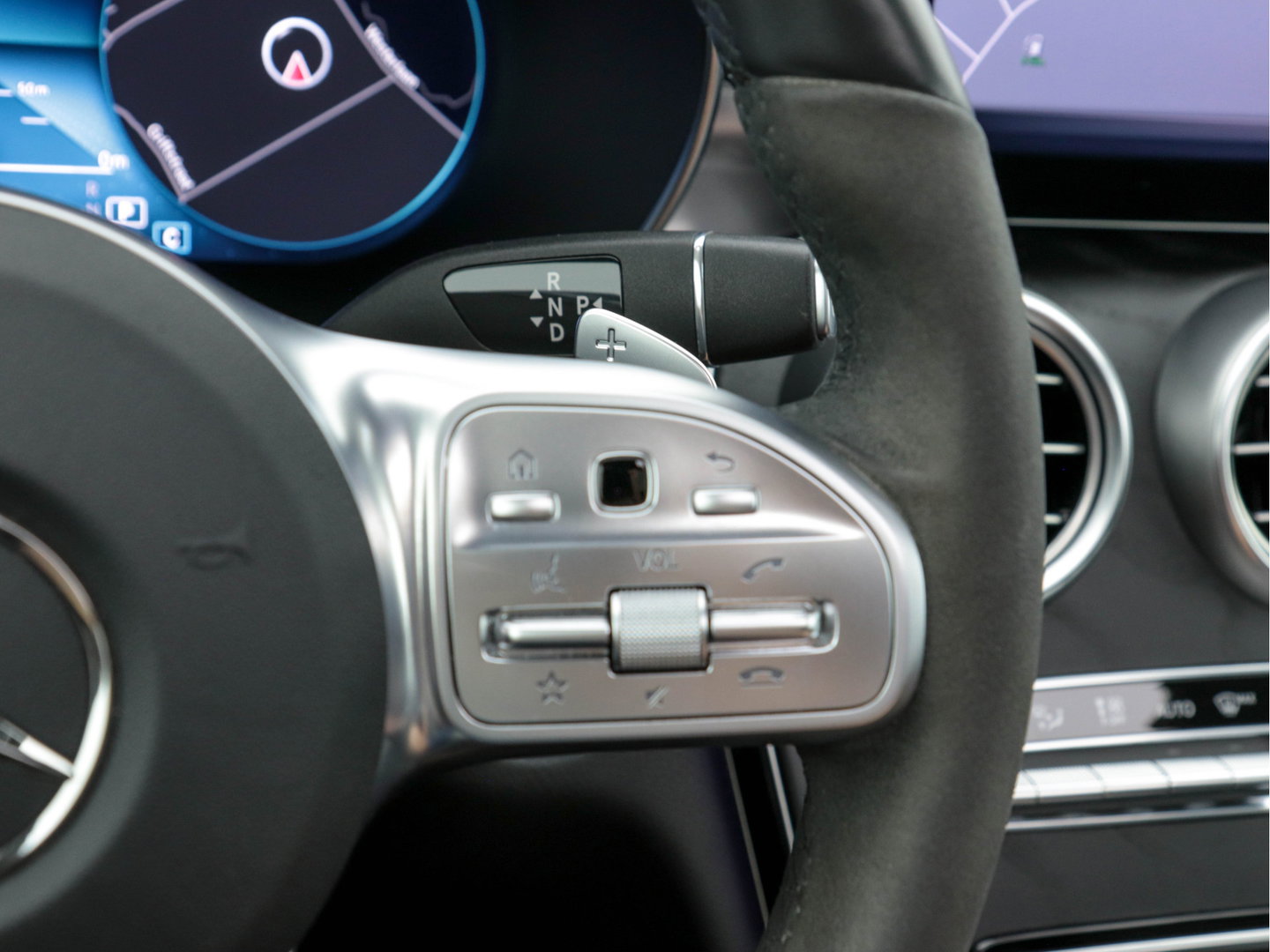 Mercedes-Benz C-Klasse Estate 300 e AMG-Sportpack Limited Business Solution (Plug-in) (INCL-BTW) Aut. *PANO | LEATHER-ALCANTARA | FULL-LED | NAVI-FULLMAP | TOPVIEW | BLINDSPOT | PREMIUM-AUDIO | DAB | CARPLAY | AMBIENTLIGHT | DIGI-COCKPIT | SPORTSEATS | 18"ALU*