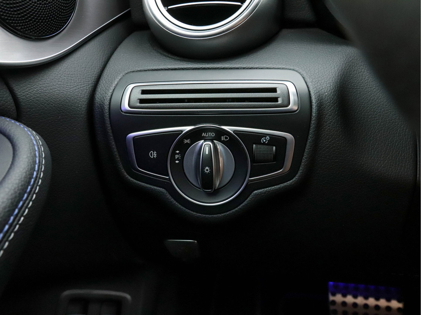 Mercedes-Benz C-Klasse Estate 300 e AMG-Sportpack Limited Business Solution (Plug-in) (INCL-BTW) Aut. *PANO | LEATHER-ALCANTARA | FULL-LED | NAVI-FULLMAP | TOPVIEW | BLINDSPOT | PREMIUM-AUDIO | DAB | CARPLAY | AMBIENTLIGHT | DIGI-COCKPIT | SPORTSEATS | 18"ALU*