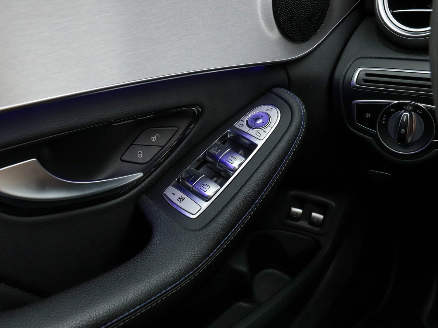 Mercedes-Benz C-Klasse Estate 300 e AMG-Sportpack Limited Business Solution (Plug-in) (INCL-BTW) Aut. *PANO | LEATHER-ALCANTARA | FULL-LED | NAVI-FULLMAP | TOPVIEW | BLINDSPOT | PREMIUM-AUDIO | DAB | CARPLAY | AMBIENTLIGHT | DIGI-COCKPIT | SPORTSEATS | 18"ALU*