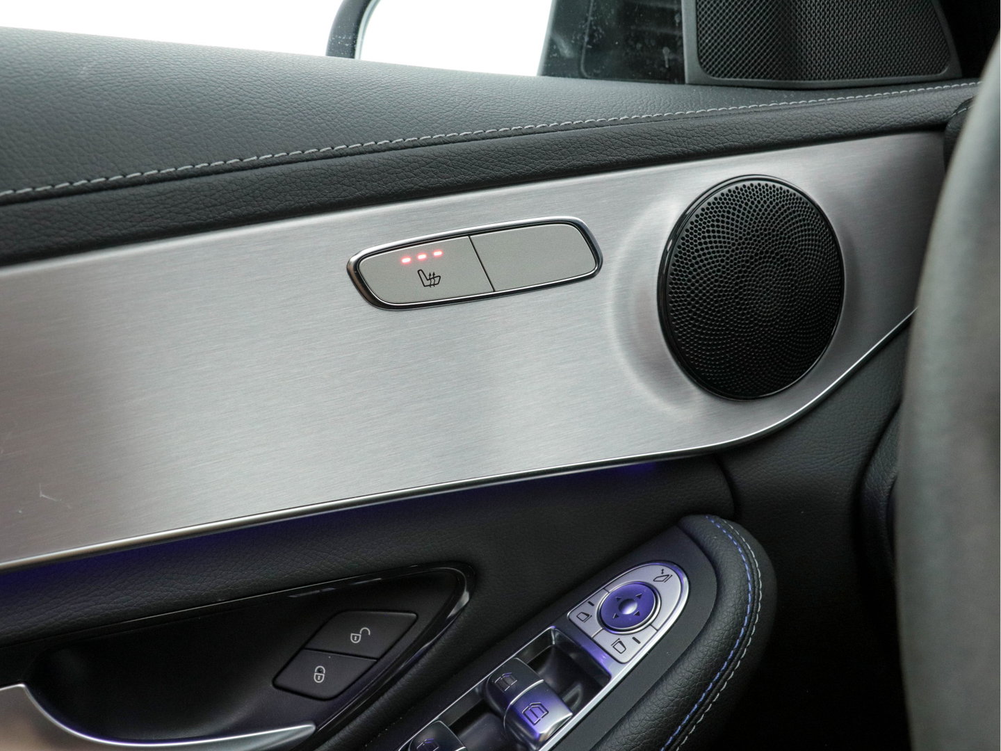 Mercedes-Benz C-Klasse Estate 300 e AMG-Sportpack Limited Business Solution (Plug-in) (INCL-BTW) Aut. *PANO | LEATHER-ALCANTARA | FULL-LED | NAVI-FULLMAP | TOPVIEW | BLINDSPOT | PREMIUM-AUDIO | DAB | CARPLAY | AMBIENTLIGHT | DIGI-COCKPIT | SPORTSEATS | 18"ALU*