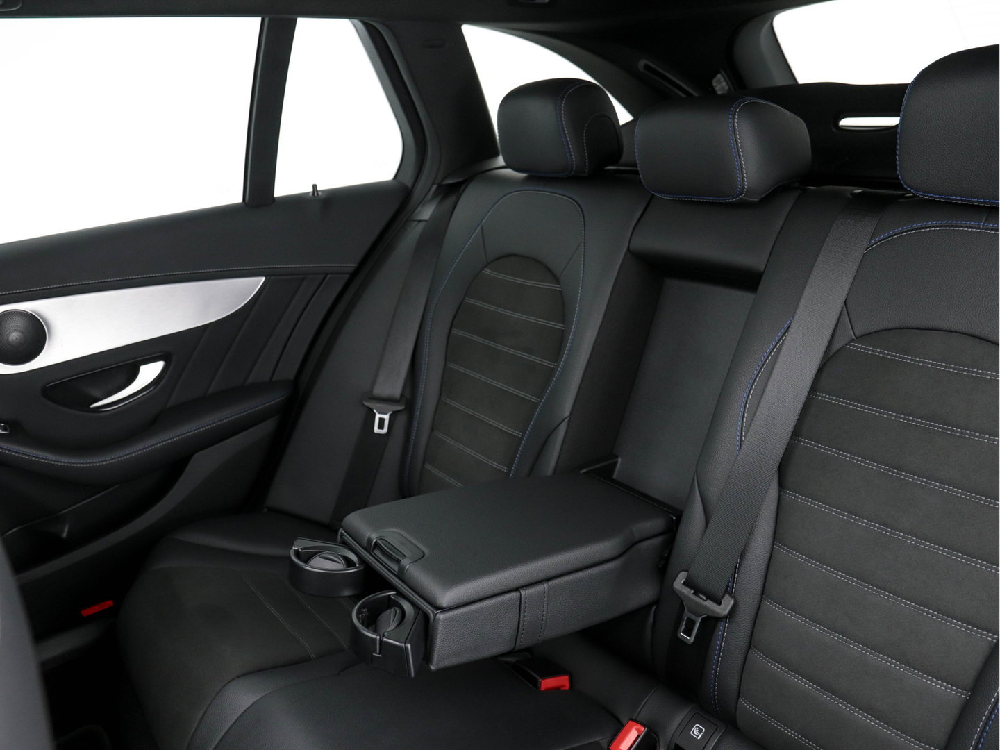 Mercedes-Benz C-Klasse Estate 300 e AMG-Sportpack Limited Business Solution (Plug-in) (INCL-BTW) Aut. *PANO | LEATHER-ALCANTARA | FULL-LED | NAVI-FULLMAP | TOPVIEW | BLINDSPOT | PREMIUM-AUDIO | DAB | CARPLAY | AMBIENTLIGHT | DIGI-COCKPIT | SPORTSEATS | 18"ALU*