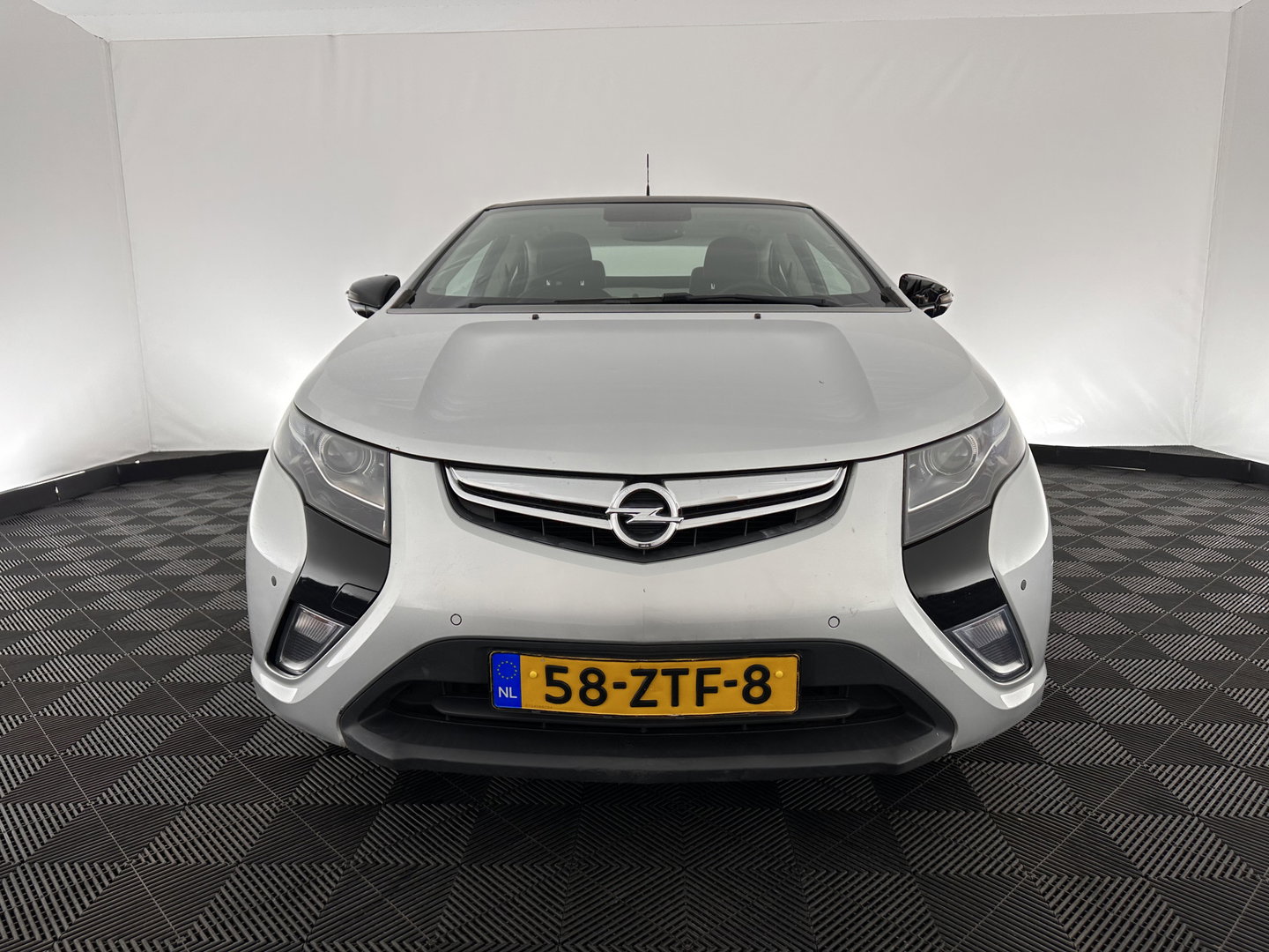 Opel Ampera 1.4 (Plug-In) Aut. *LEATHER | NAVI-FULLMAP | BOSE-AUDIO | KEYLESS | CAMERA | ECC | HEATED-COMFORTSEATS | PDC | CRUISE*