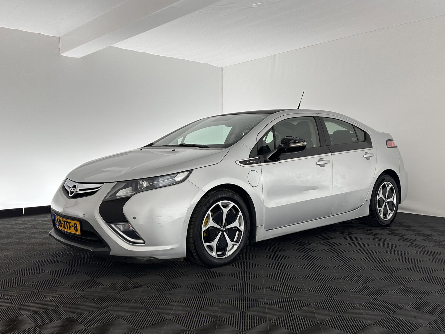 Opel Ampera 1.4 (Plug-In) Aut. *LEATHER | NAVI-FULLMAP | BOSE-AUDIO | KEYLESS | CAMERA | ECC | HEATED-COMFORTSEATS | PDC | CRUISE*