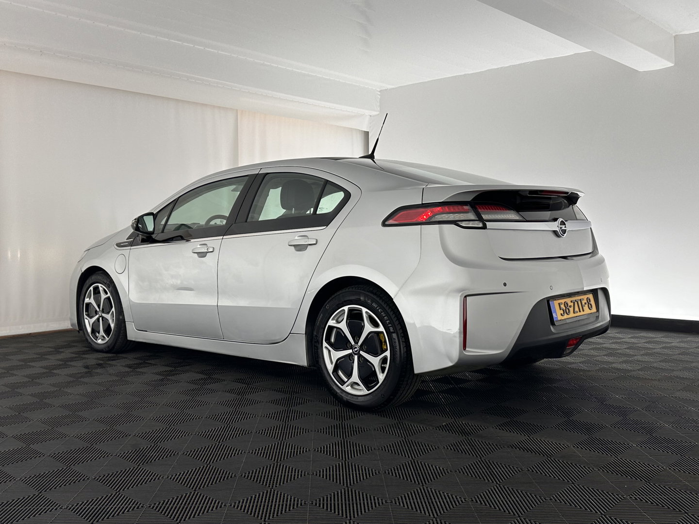 Opel Ampera 1.4 (Plug-In) Aut. *LEATHER | NAVI-FULLMAP | BOSE-AUDIO | KEYLESS | CAMERA | ECC | HEATED-COMFORTSEATS | PDC | CRUISE*