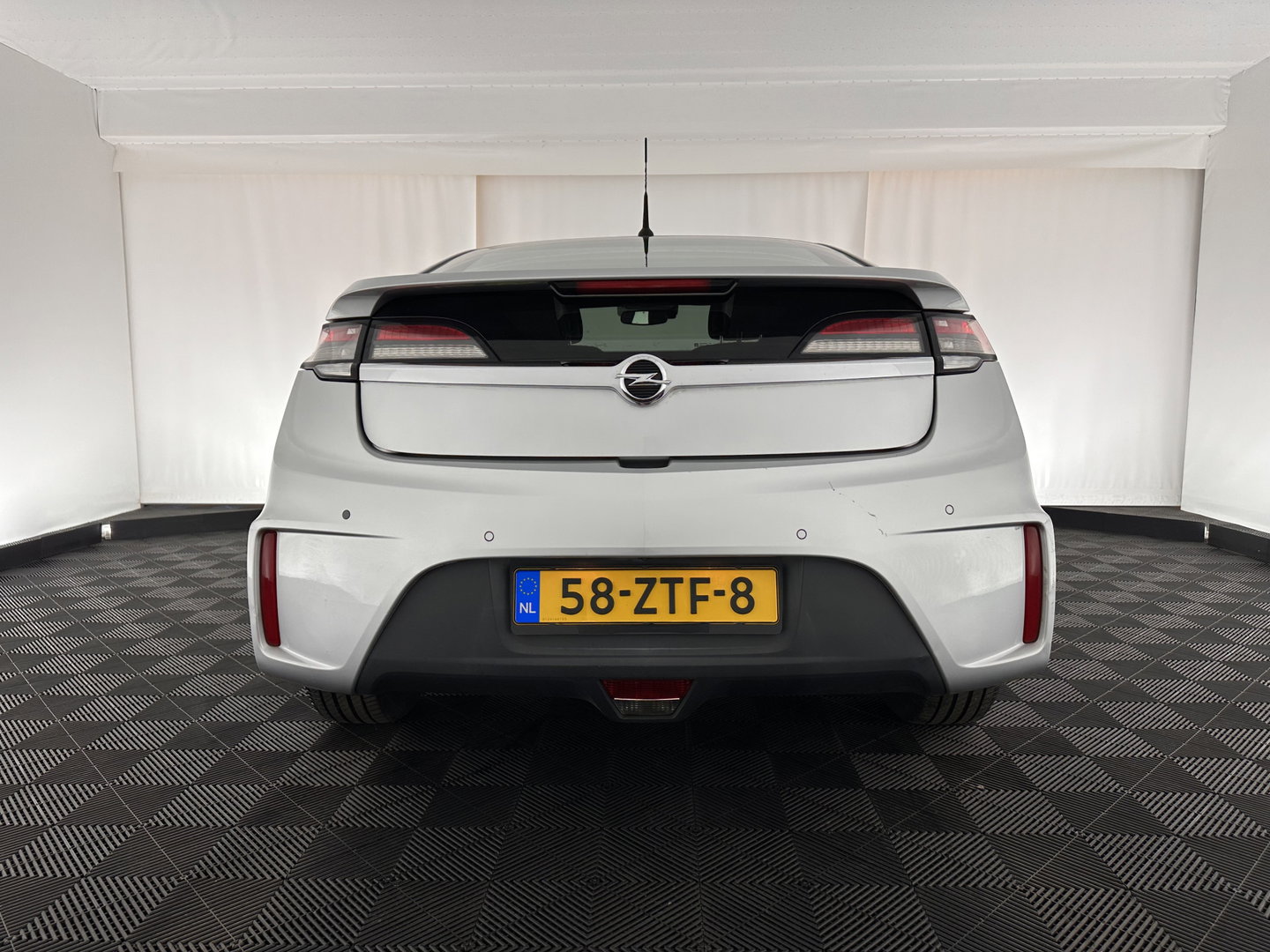 Opel Ampera 1.4 (Plug-In) Aut. *LEATHER | NAVI-FULLMAP | BOSE-AUDIO | KEYLESS | CAMERA | ECC | HEATED-COMFORTSEATS | PDC | CRUISE*