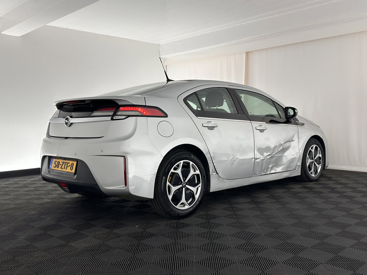Opel Ampera 1.4 (Plug-In) Aut. *LEATHER | NAVI-FULLMAP | BOSE-AUDIO | KEYLESS | CAMERA | ECC | HEATED-COMFORTSEATS | PDC | CRUISE*