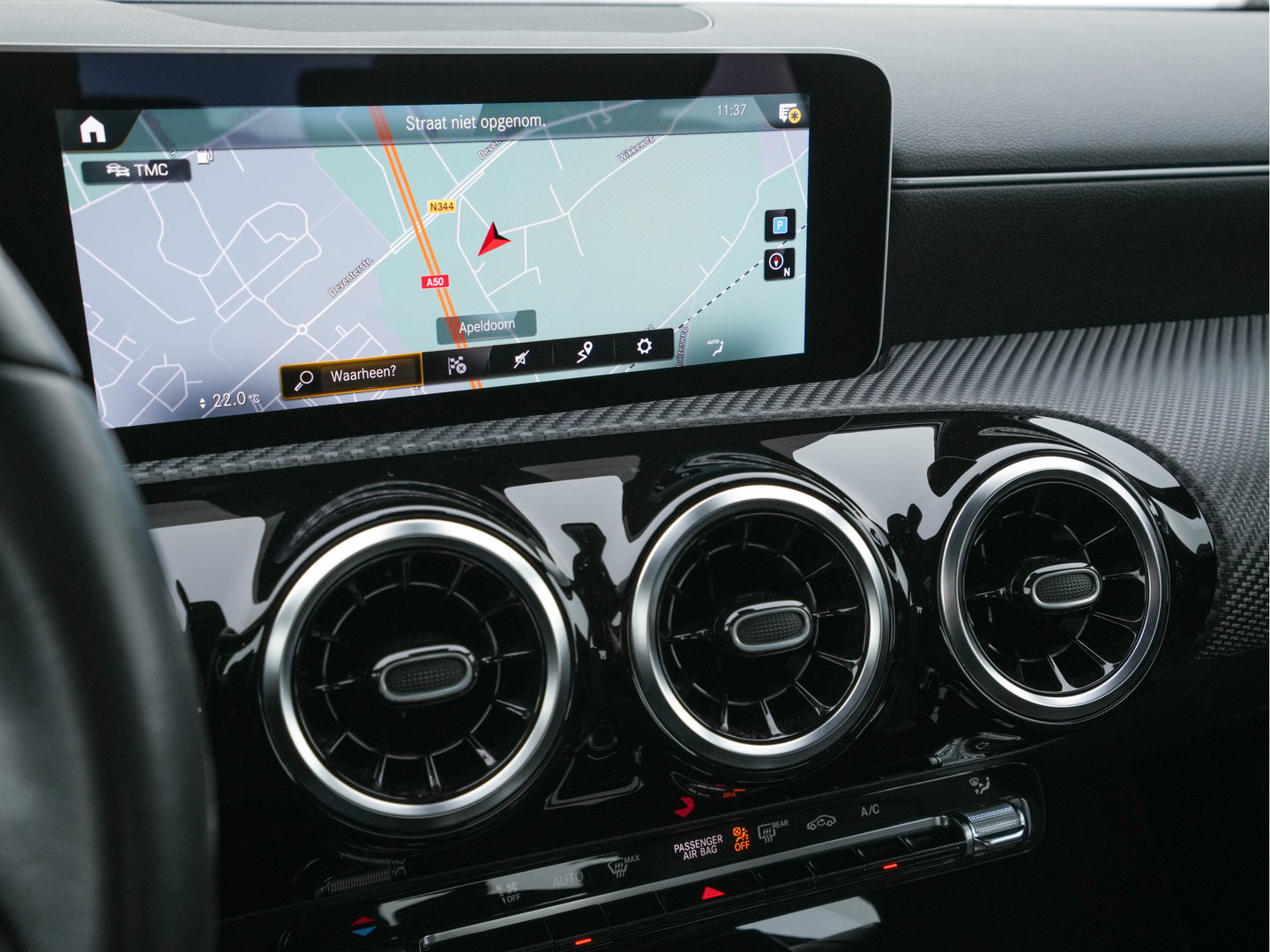 Mercedes-Benz A-Klasse 180 Advantage Style-Pack (INCL-BTW) Aut. *WIDESCREEN-DIGI-COCKPIT | LEATHER-MICROFIBRE | CAMERA | NAVI-FULLMAP | ECC | PDC | CRUISE | CARPLAY | HEATED-SPORTSEATS | CARBON-INLAY | DAB | SHIFT-PADDLES | 16"ALU*