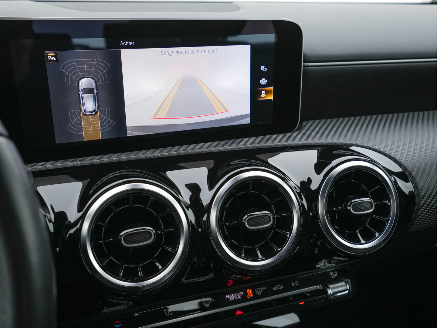 Mercedes-Benz A-Klasse 180 Advantage Style-Pack (INCL-BTW) Aut. *WIDESCREEN-DIGI-COCKPIT | LEATHER-MICROFIBRE | CAMERA | NAVI-FULLMAP | ECC | PDC | CRUISE | CARPLAY | HEATED-SPORTSEATS | CARBON-INLAY | DAB | SHIFT-PADDLES | 16"ALU*