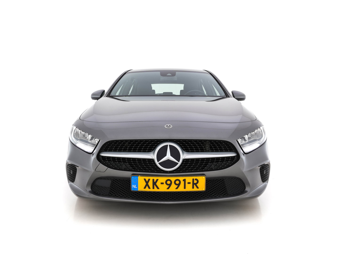 Mercedes-Benz A-Klasse 180 Advantage Style-Pack (INCL-BTW) Aut. *WIDESCREEN-DIGI-COCKPIT | LEATHER-MICROFIBRE | CAMERA | NAVI-FULLMAP | ECC | PDC | CRUISE | CARPLAY | HEATED-SPORTSEATS | CARBON-INLAY | DAB | SHIFT-PADDLES | 16"ALU*