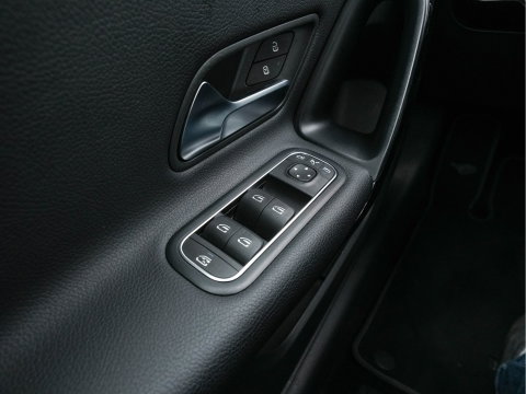 Mercedes-Benz A-Klasse 180 Advantage Style-Pack (INCL-BTW) Aut. *WIDESCREEN-DIGI-COCKPIT | LEATHER-MICROFIBRE | CAMERA | NAVI-FULLMAP | ECC | PDC | CRUISE | CARPLAY | HEATED-SPORTSEATS | CARBON-INLAY | DAB | SHIFT-PADDLES | 16"ALU*