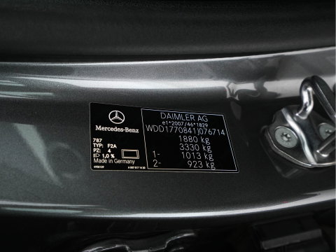 Mercedes-Benz A-Klasse 180 Advantage Style-Pack (INCL-BTW) Aut. *WIDESCREEN-DIGI-COCKPIT | LEATHER-MICROFIBRE | CAMERA | NAVI-FULLMAP | ECC | PDC | CRUISE | CARPLAY | HEATED-SPORTSEATS | CARBON-INLAY | DAB | SHIFT-PADDLES | 16"ALU*