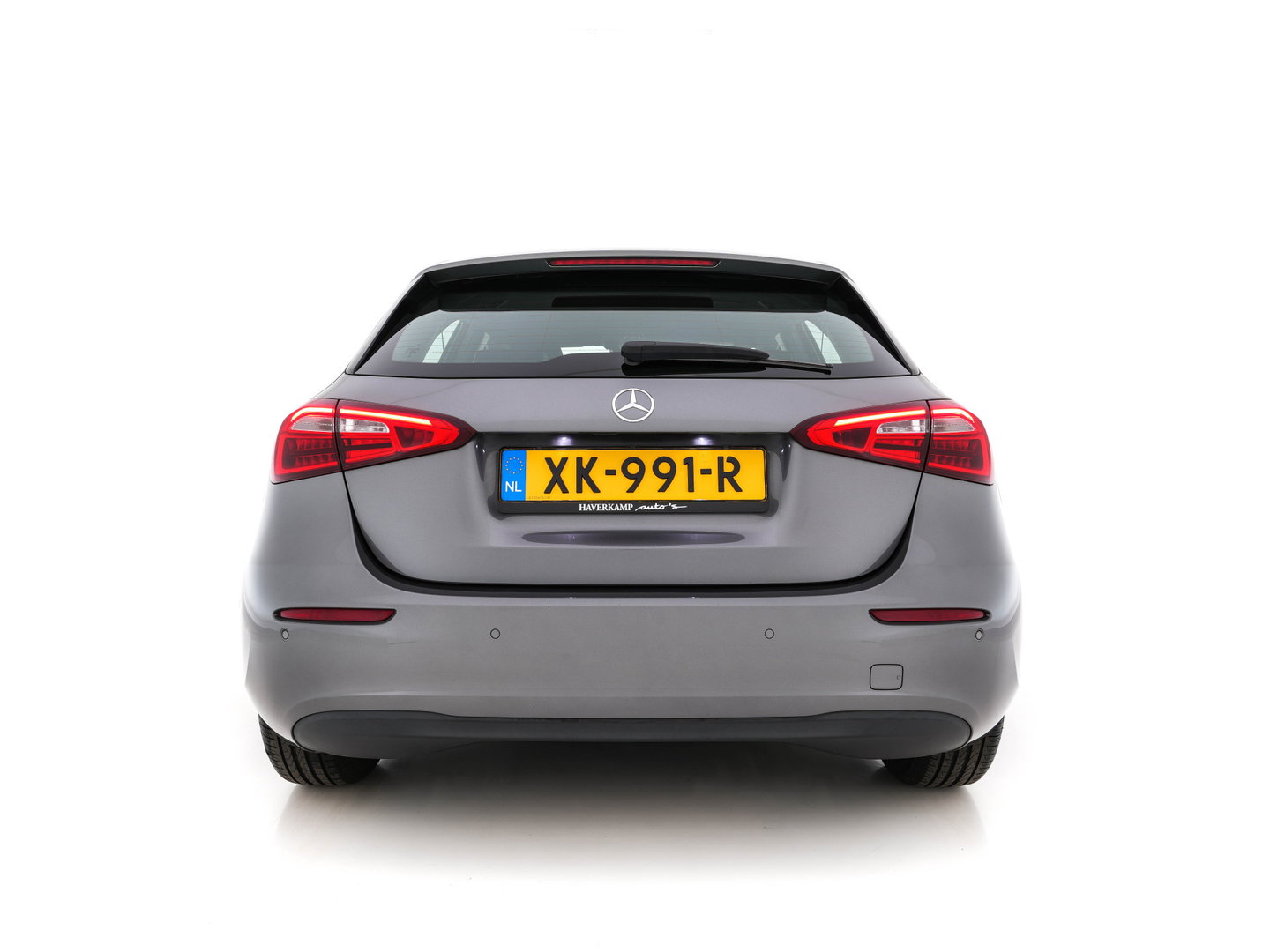 Mercedes-Benz A-Klasse 180 Advantage Style-Pack (INCL-BTW) Aut. *WIDESCREEN-DIGI-COCKPIT | LEATHER-MICROFIBRE | CAMERA | NAVI-FULLMAP | ECC | PDC | CRUISE | CARPLAY | HEATED-SPORTSEATS | CARBON-INLAY | DAB | SHIFT-PADDLES | 16"ALU*
