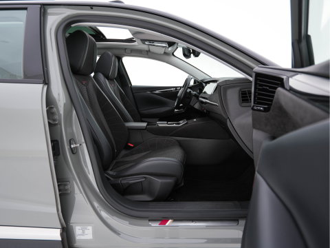 DS DS 4 1.6 Performance-Line+ PureTech (INCL-BTW) Aut. *PANO | LEATHER-MICROFIBRE | FULL-LED | HEATED-SPORTSEATS | DIGI-COCKPIT | KEYLESS | CAMERA | LANE-ASSIST | CARPLAY | ECC | SHIFTPADDLES | PDC | TOWBAR | 19''ALU*