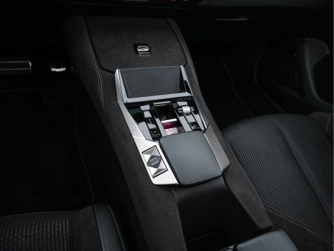 DS DS 4 1.6 Performance-Line+ PureTech (INCL-BTW) Aut. *PANO | LEATHER-MICROFIBRE | FULL-LED | HEATED-SPORTSEATS | DIGI-COCKPIT | KEYLESS | CAMERA | LANE-ASSIST | CARPLAY | ECC | SHIFTPADDLES | PDC | TOWBAR | 19''ALU*