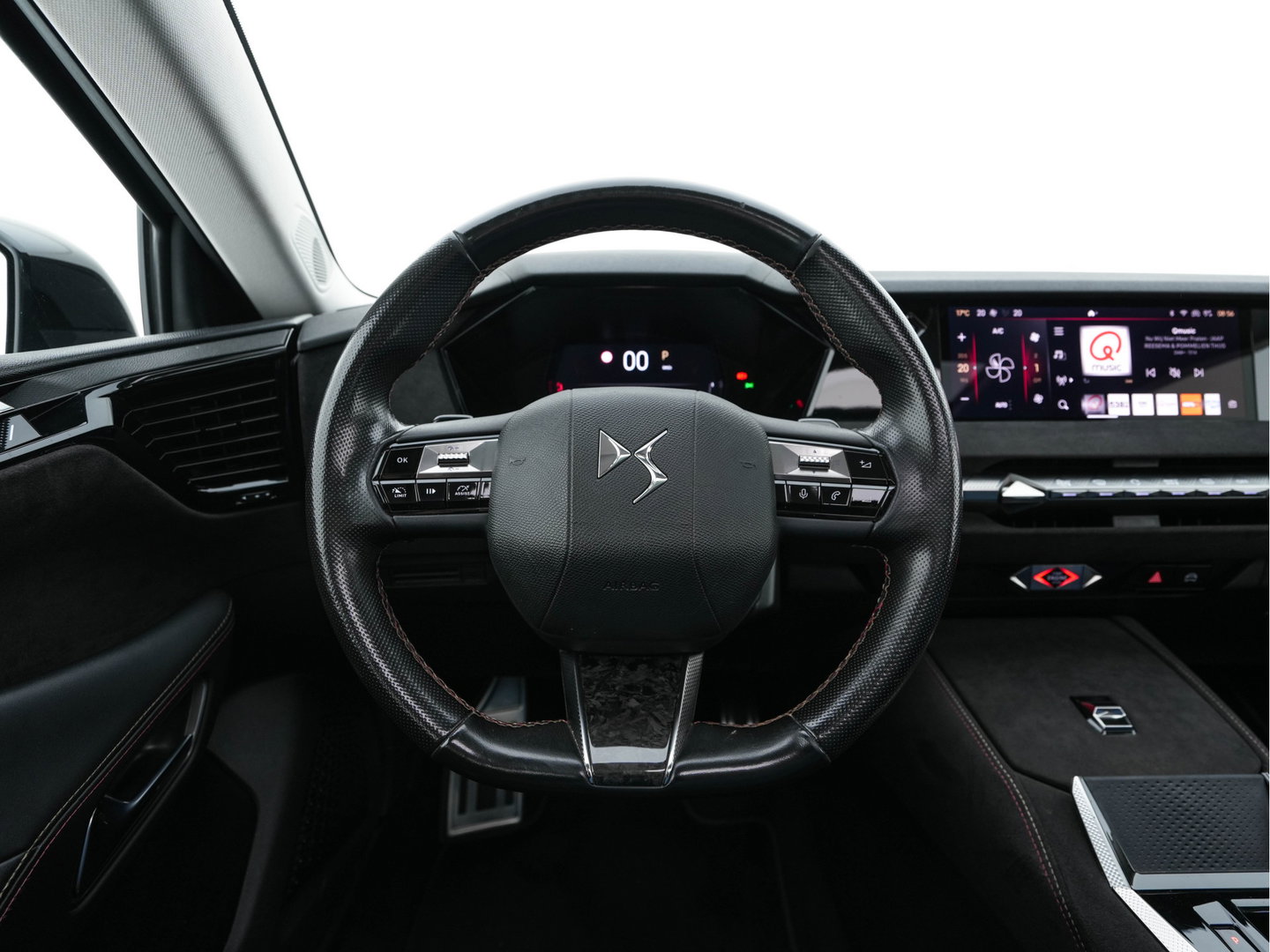 DS DS 4 1.6 Performance-Line+ PureTech (INCL-BTW) Aut. *PANO | LEATHER-MICROFIBRE | FULL-LED | HEATED-SPORTSEATS | DIGI-COCKPIT | KEYLESS | CAMERA | LANE-ASSIST | CARPLAY | ECC | SHIFTPADDLES | PDC | TOWBAR | 19''ALU*
