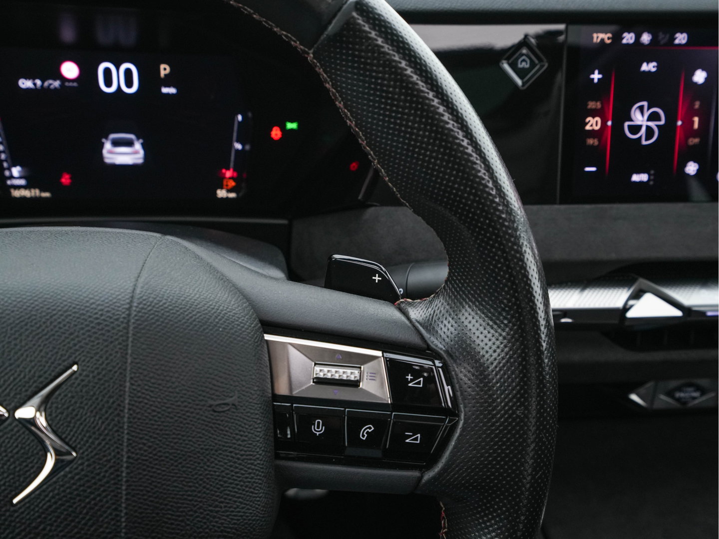 DS DS 4 1.6 Performance-Line+ PureTech (INCL-BTW) Aut. *PANO | LEATHER-MICROFIBRE | FULL-LED | HEATED-SPORTSEATS | DIGI-COCKPIT | KEYLESS | CAMERA | LANE-ASSIST | CARPLAY | ECC | SHIFTPADDLES | PDC | TOWBAR | 19''ALU*