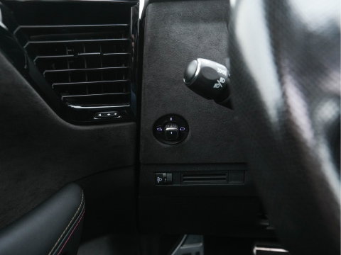 DS DS 4 1.6 Performance-Line+ PureTech (INCL-BTW) Aut. *PANO | LEATHER-MICROFIBRE | FULL-LED | HEATED-SPORTSEATS | DIGI-COCKPIT | KEYLESS | CAMERA | LANE-ASSIST | CARPLAY | ECC | SHIFTPADDLES | PDC | TOWBAR | 19''ALU*