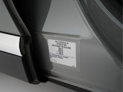DS DS 4 1.6 Performance-Line+ PureTech (INCL-BTW) Aut. *PANO | LEATHER-MICROFIBRE | FULL-LED | HEATED-SPORTSEATS | DIGI-COCKPIT | KEYLESS | CAMERA | LANE-ASSIST | CARPLAY | ECC | SHIFTPADDLES | PDC | TOWBAR | 19''ALU*