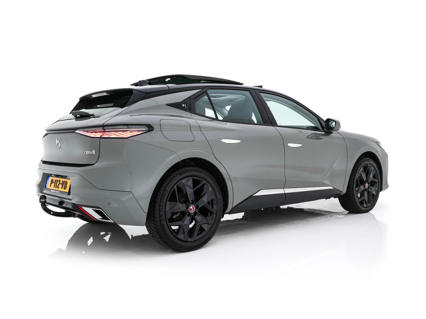 DS DS 4 1.6 Performance-Line+ PureTech (INCL-BTW) Aut. *PANO | LEATHER-MICROFIBRE | FULL-LED | HEATED-SPORTSEATS | DIGI-COCKPIT | KEYLESS | CAMERA | LANE-ASSIST | CARPLAY | ECC | SHIFTPADDLES | PDC | TOWBAR | 19''ALU*