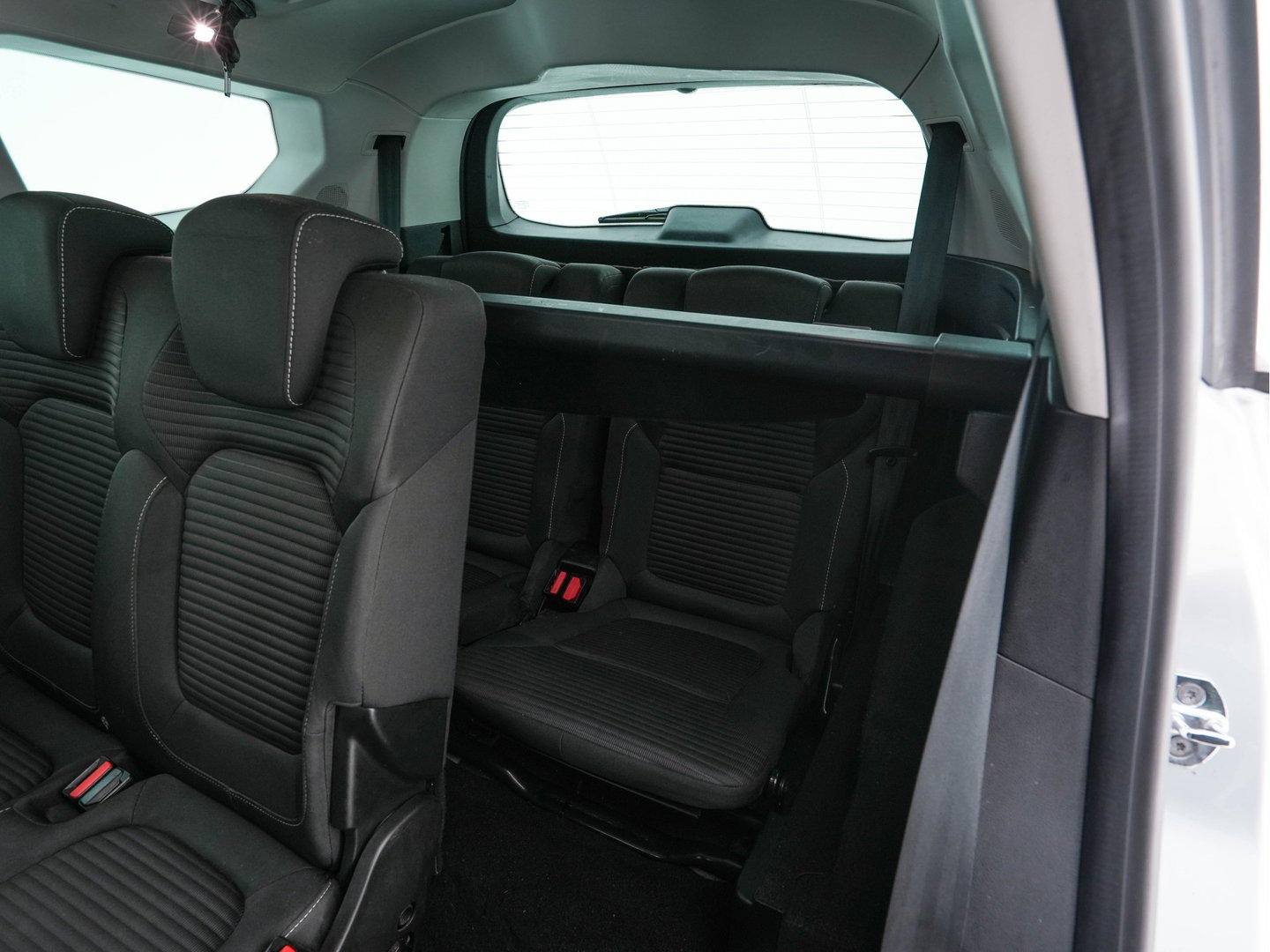 Renault Grand Scénic 1.3 TCe Business Zen [ 7-Pers. ] (INCL-BTW) *NAVI-FULLMAP | COMFORT-SEATS | DIGI-COCKPIT | ECC | PDC | CRUISE | PRIVACY-GLASS | DAB | CARPLAY*