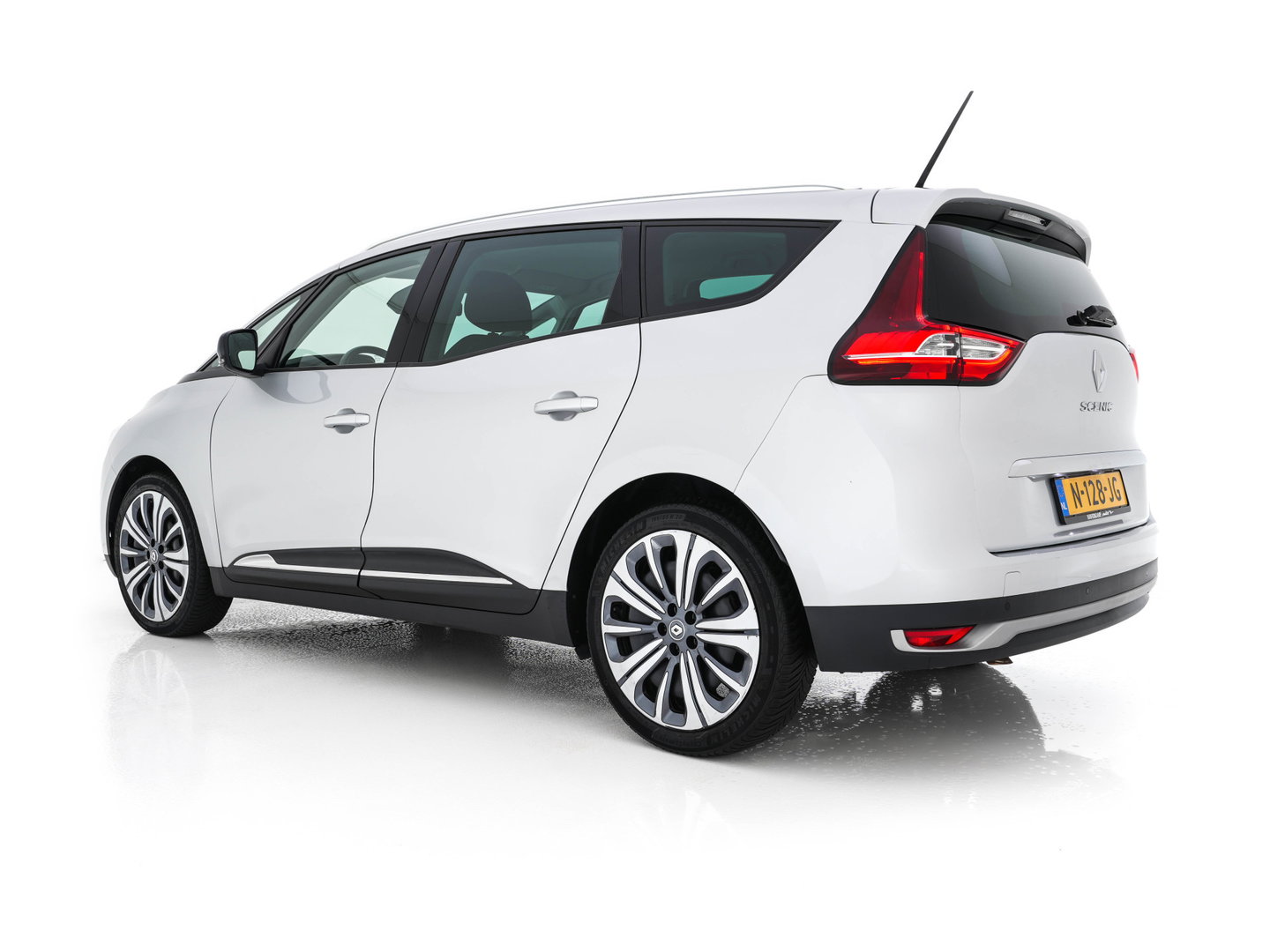 Renault Grand Scénic 1.3 TCe Business Zen [ 7-Pers. ] (INCL-BTW) *NAVI-FULLMAP | COMFORT-SEATS | DIGI-COCKPIT | ECC | PDC | CRUISE | PRIVACY-GLASS | DAB | CARPLAY*