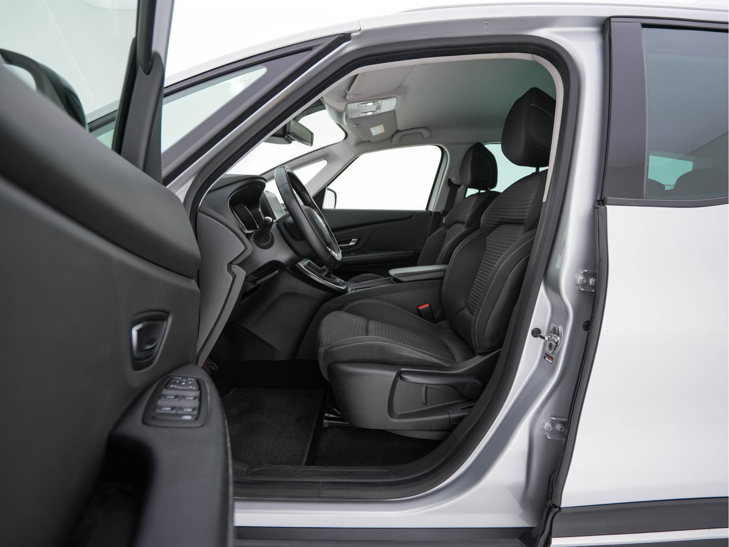 Renault Grand Scénic 1.3 TCe Business Zen [ 7-Pers. ] (INCL-BTW) *NAVI-FULLMAP | COMFORT-SEATS | DIGI-COCKPIT | ECC | PDC | CRUISE | PRIVACY-GLASS | DAB | CARPLAY*