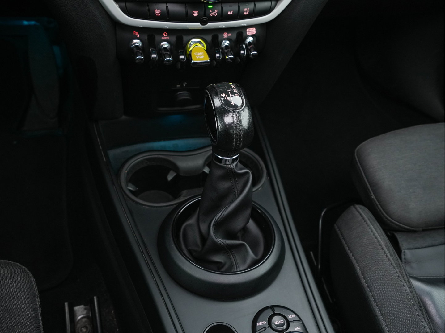MINI Countryman 2.0 Cooper S E ALL4 Chili Plug-In (INCL-BTW) Aut. *PANO | LEATHER-FABRIC | FULL-LED | SPORT-SEATS | KEYLESS | NAVI-FULLMAP | ECC | AMBIENT-LIGHT | PDC | CRUISE | 18''ALU*