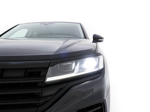 Volkswagen Touareg 3.0 TDI R-Line (INCL-BTW) Aut. *LEATHER | FULL-LED | BLIND-SPOT | HEATED-COMFORTSEATS | AIR-SUSPENSION | KEYLESS | CAMERA | NAVI-FULLMAP | PRIVACY-GLASS | ADAPTIVE-CRUISE |  SHIFT-PADDLES | TOWBAR*
