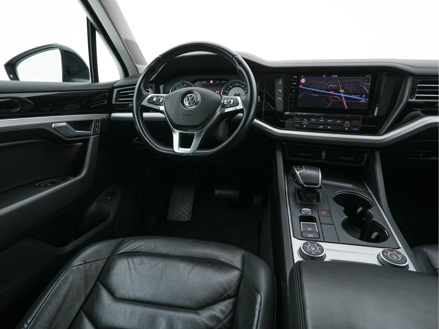 Volkswagen Touareg 3.0 TDI R-Line (INCL-BTW) Aut. *LEATHER | FULL-LED | BLIND-SPOT | HEATED-COMFORTSEATS | AIR-SUSPENSION | KEYLESS | CAMERA | NAVI-FULLMAP | PRIVACY-GLASS | ADAPTIVE-CRUISE |  SHIFT-PADDLES | TOWBAR*