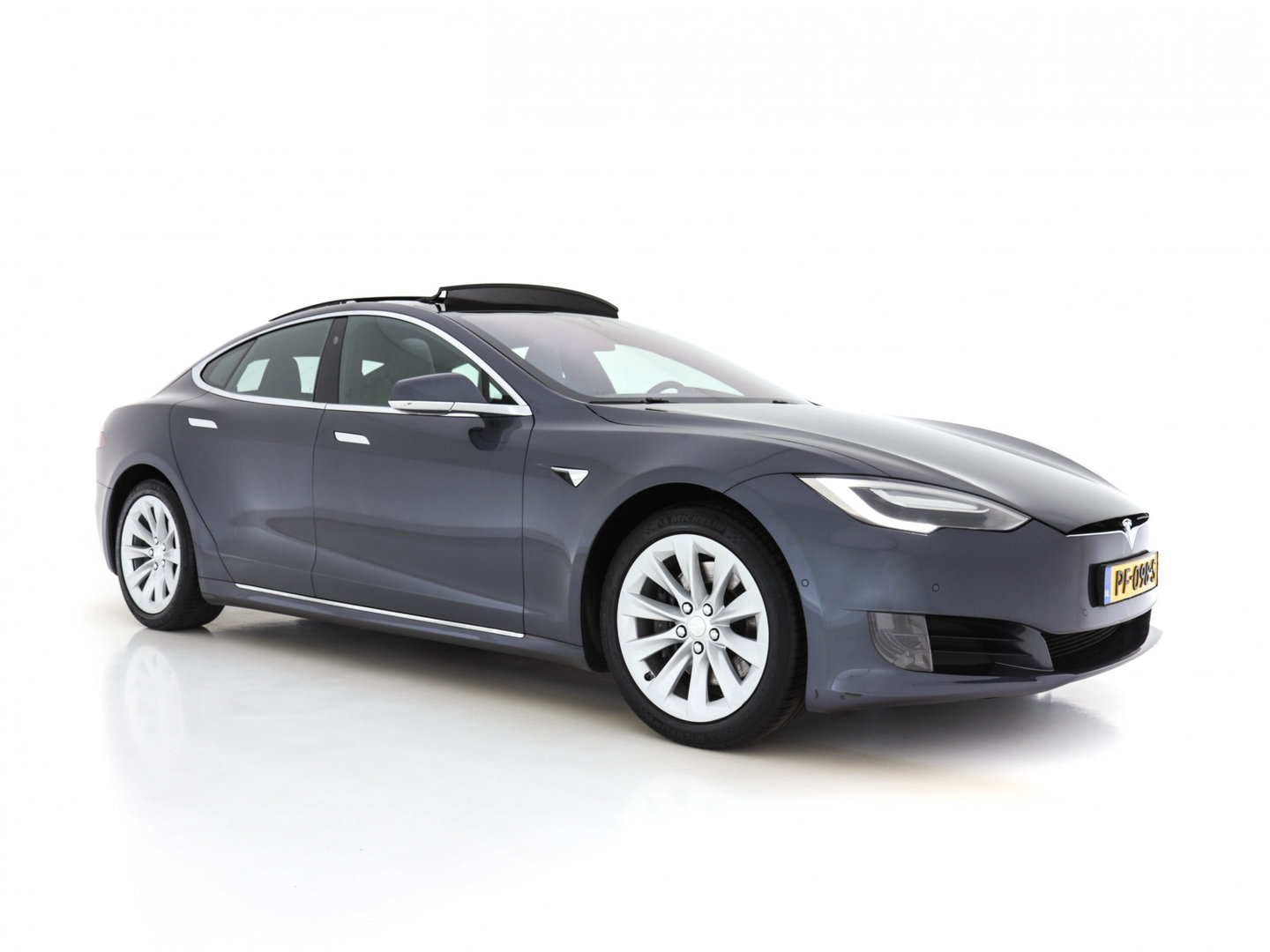Tesla Model S 235 Kw Base [ 3-Fase-17kW ] {SoH-87%} (INCL-BTW) *PANO | AUTO-PILOT | KEYLESS | FULL-LED | 1/2-LEATHER | NAVI-FULLMAP | SURROUND-VIEW | APP-CONNECT | LANE-ASSIST | DIGI-COCKPIT | DAB | SPORT-SEATS | 19"ALU