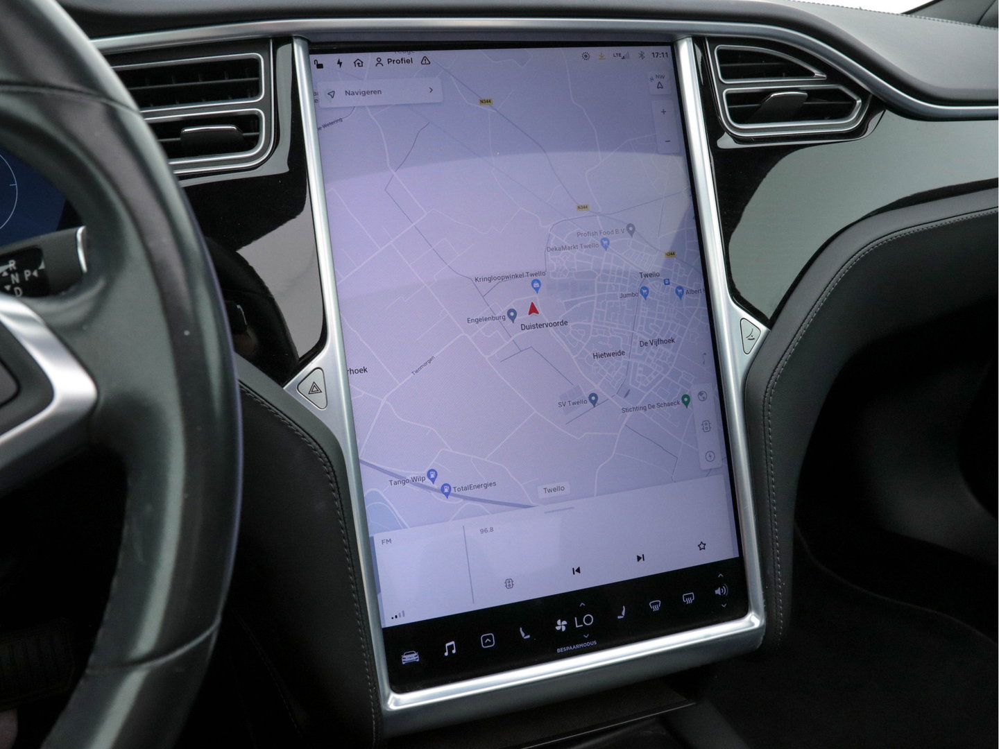 Tesla Model S 235 Kw Base [ 3-Fase-17kW ] {SoH-87%} (INCL-BTW) *PANO | AUTO-PILOT | KEYLESS | FULL-LED | 1/2-LEATHER | NAVI-FULLMAP | SURROUND-VIEW | APP-CONNECT | LANE-ASSIST | DIGI-COCKPIT | DAB | SPORT-SEATS | 19"ALU