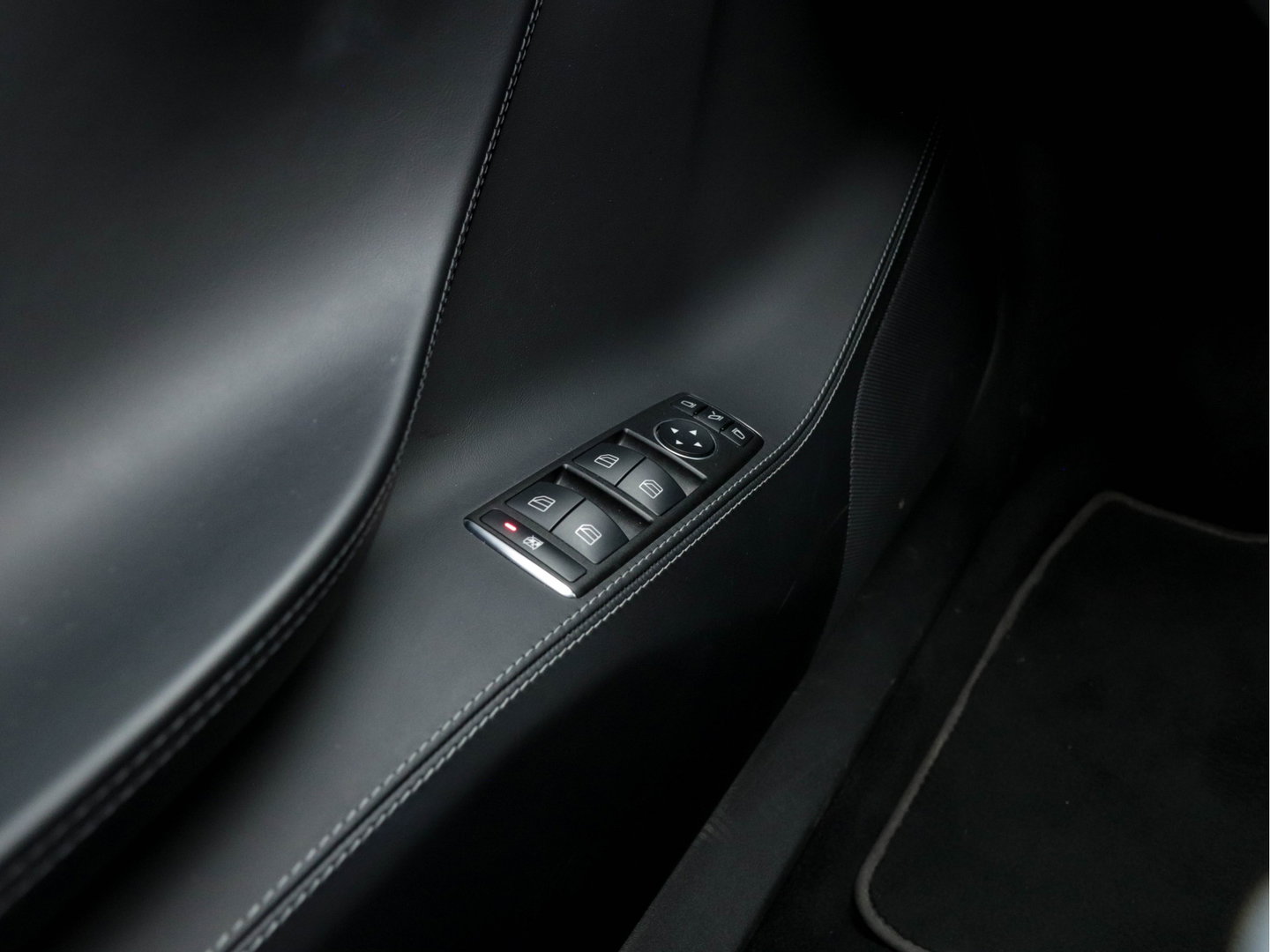 Tesla Model S 235 Kw Base [ 3-Fase-17kW ] {SoH-87%} (INCL-BTW) *PANO | AUTO-PILOT | KEYLESS | FULL-LED | 1/2-LEATHER | NAVI-FULLMAP | SURROUND-VIEW | APP-CONNECT | LANE-ASSIST | DIGI-COCKPIT | DAB | SPORT-SEATS | 19"ALU