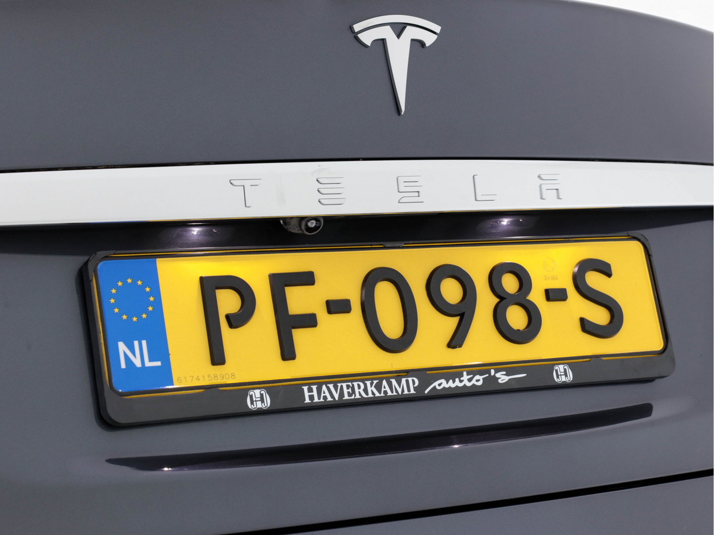 Tesla Model S 235 Kw Base [ 3-Fase-17kW ] {SoH-87%} (INCL-BTW) *PANO | AUTO-PILOT | KEYLESS | FULL-LED | 1/2-LEATHER | NAVI-FULLMAP | SURROUND-VIEW | APP-CONNECT | LANE-ASSIST | DIGI-COCKPIT | DAB | SPORT-SEATS | 19"ALU