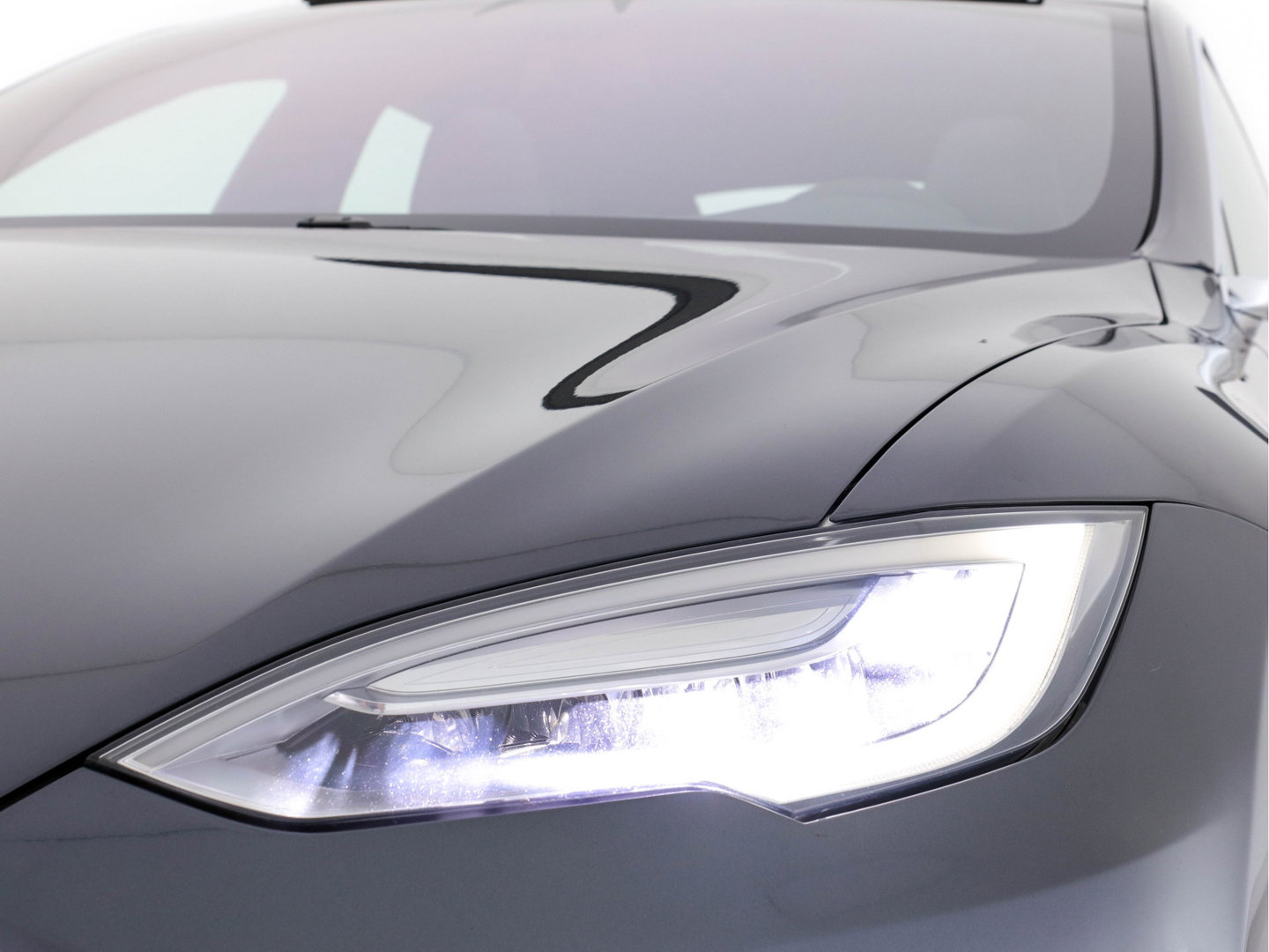 Tesla Model S 235 Kw Base [ 3-Fase-17kW ] {SoH-87%} (INCL-BTW) *PANO | AUTO-PILOT | KEYLESS | FULL-LED | 1/2-LEATHER | NAVI-FULLMAP | SURROUND-VIEW | APP-CONNECT | LANE-ASSIST | DIGI-COCKPIT | DAB | SPORT-SEATS | 19"ALU