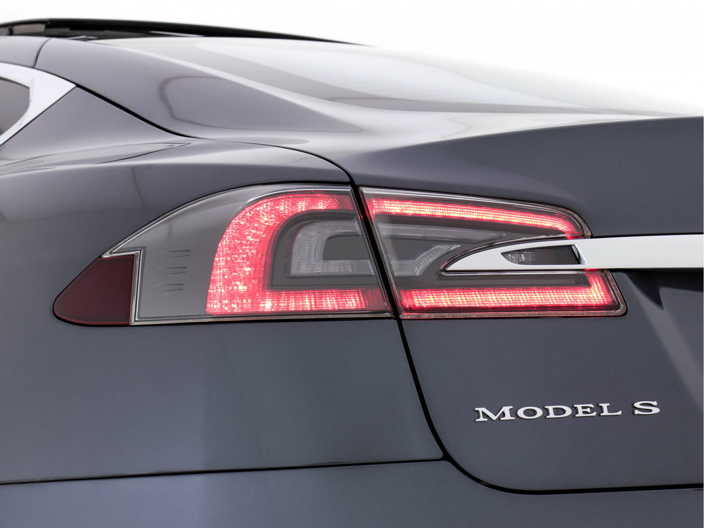 Tesla Model S 235 Kw Base [ 3-Fase-17kW ] {SoH-87%} (INCL-BTW) *PANO | AUTO-PILOT | KEYLESS | FULL-LED | 1/2-LEATHER | NAVI-FULLMAP | SURROUND-VIEW | APP-CONNECT | LANE-ASSIST | DIGI-COCKPIT | DAB | SPORT-SEATS | 19"ALU