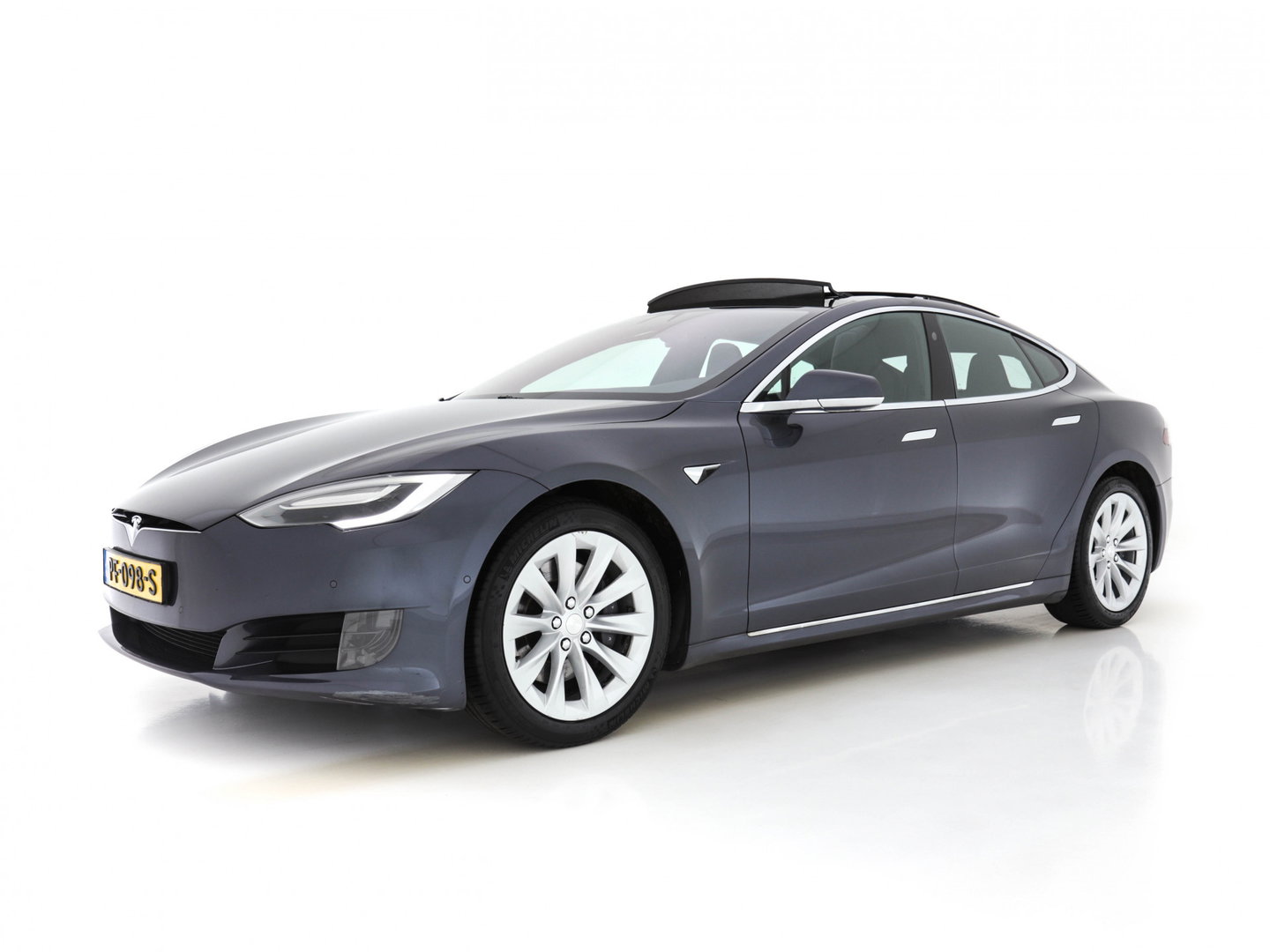 Tesla Model S 235 Kw Base [ 3-Fase-17kW ] {SoH-87%} (INCL-BTW) *PANO | AUTO-PILOT | KEYLESS | FULL-LED | 1/2-LEATHER | NAVI-FULLMAP | SURROUND-VIEW | APP-CONNECT | LANE-ASSIST | DIGI-COCKPIT | DAB | SPORT-SEATS | 19"ALU