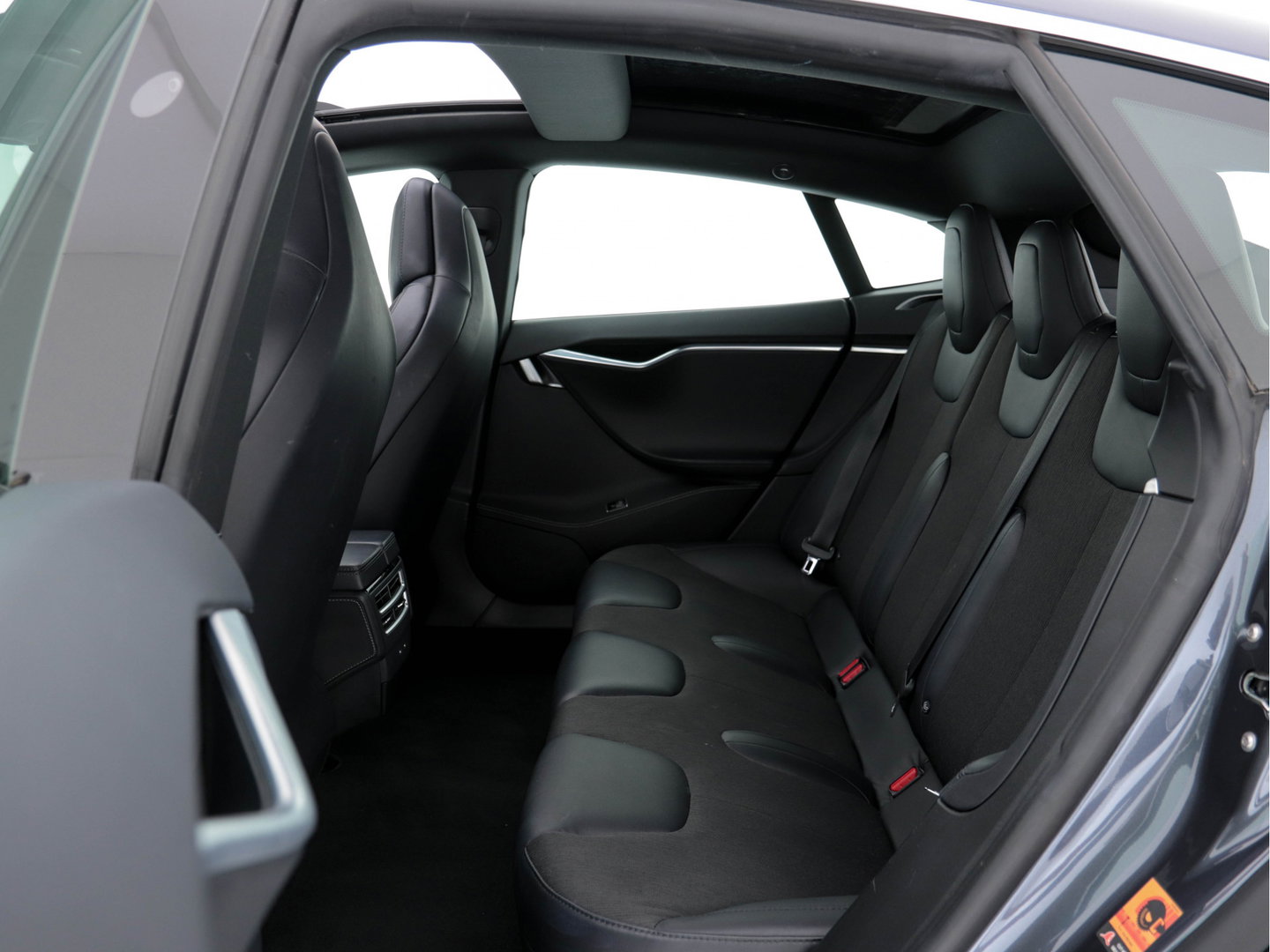 Tesla Model S 235 Kw Base [ 3-Fase-17kW ] {SoH-87%} (INCL-BTW) *PANO | AUTO-PILOT | KEYLESS | FULL-LED | 1/2-LEATHER | NAVI-FULLMAP | SURROUND-VIEW | APP-CONNECT | LANE-ASSIST | DIGI-COCKPIT | DAB | SPORT-SEATS | 19"ALU