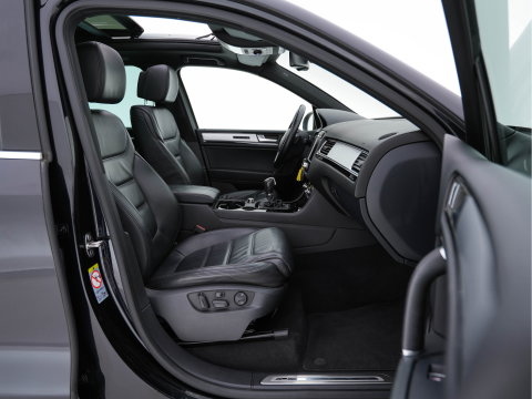 Volkswagen Touareg 3.0 TDI R-line Aut. *PANO | LEATHER | NAVI-FULLMAP | XENON | DYNAUDIO | MEMORY-PACK | ECC | SHIFT-PADDLES | PDC | DAB | COMFORTSEATS | 21"ALU*