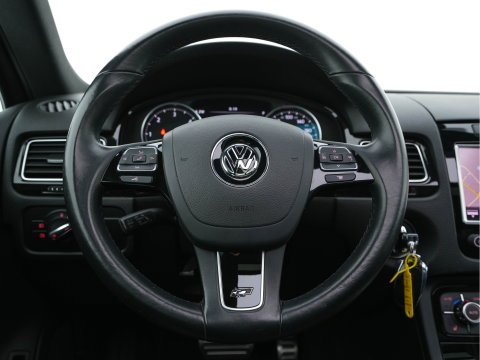 Volkswagen Touareg 3.0 TDI R-line Aut. *PANO | LEATHER | NAVI-FULLMAP | XENON | DYNAUDIO | MEMORY-PACK | ECC | SHIFT-PADDLES | PDC | DAB | COMFORTSEATS | 21"ALU*