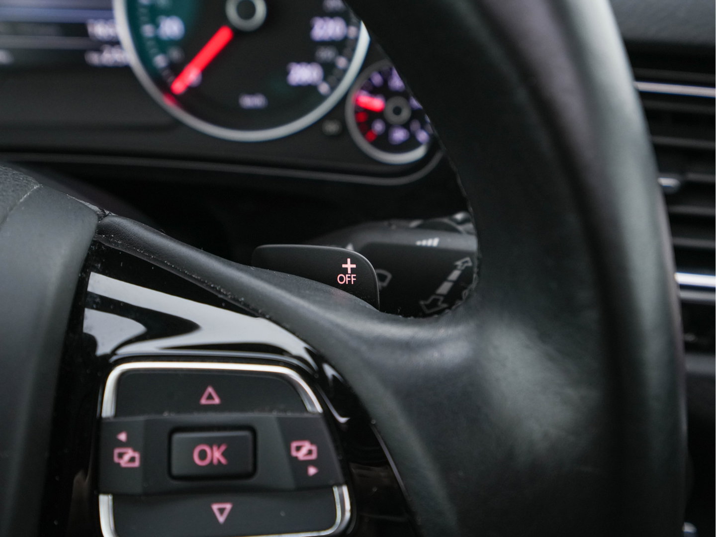 Volkswagen Touareg 3.0 TDI R-line Aut. *PANO | LEATHER | NAVI-FULLMAP | XENON | DYNAUDIO | MEMORY-PACK | ECC | SHIFT-PADDLES | PDC | DAB | COMFORTSEATS | 21"ALU*