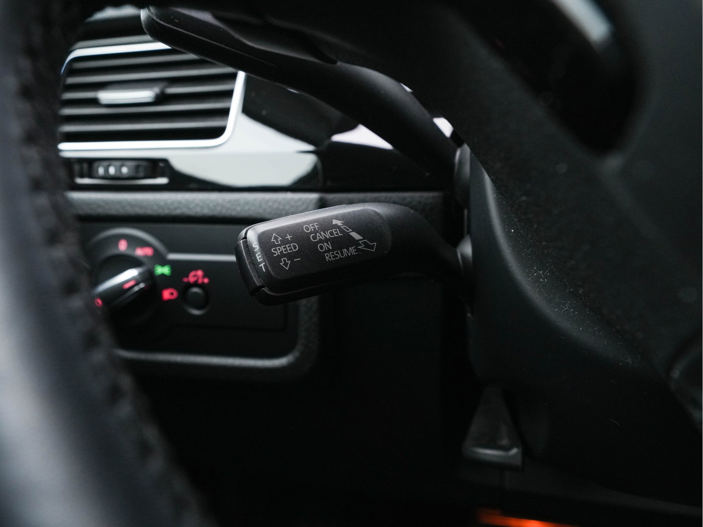 Volkswagen Touareg 3.0 TDI R-line Aut. *PANO | LEATHER | NAVI-FULLMAP | XENON | DYNAUDIO | MEMORY-PACK | ECC | SHIFT-PADDLES | PDC | DAB | COMFORTSEATS | 21"ALU*