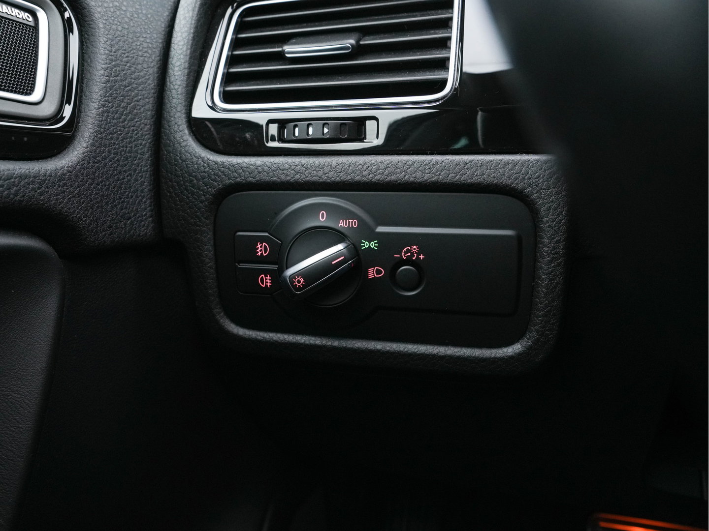 Volkswagen Touareg 3.0 TDI R-line Aut. *PANO | LEATHER | NAVI-FULLMAP | XENON | DYNAUDIO | MEMORY-PACK | ECC | SHIFT-PADDLES | PDC | DAB | COMFORTSEATS | 21"ALU*