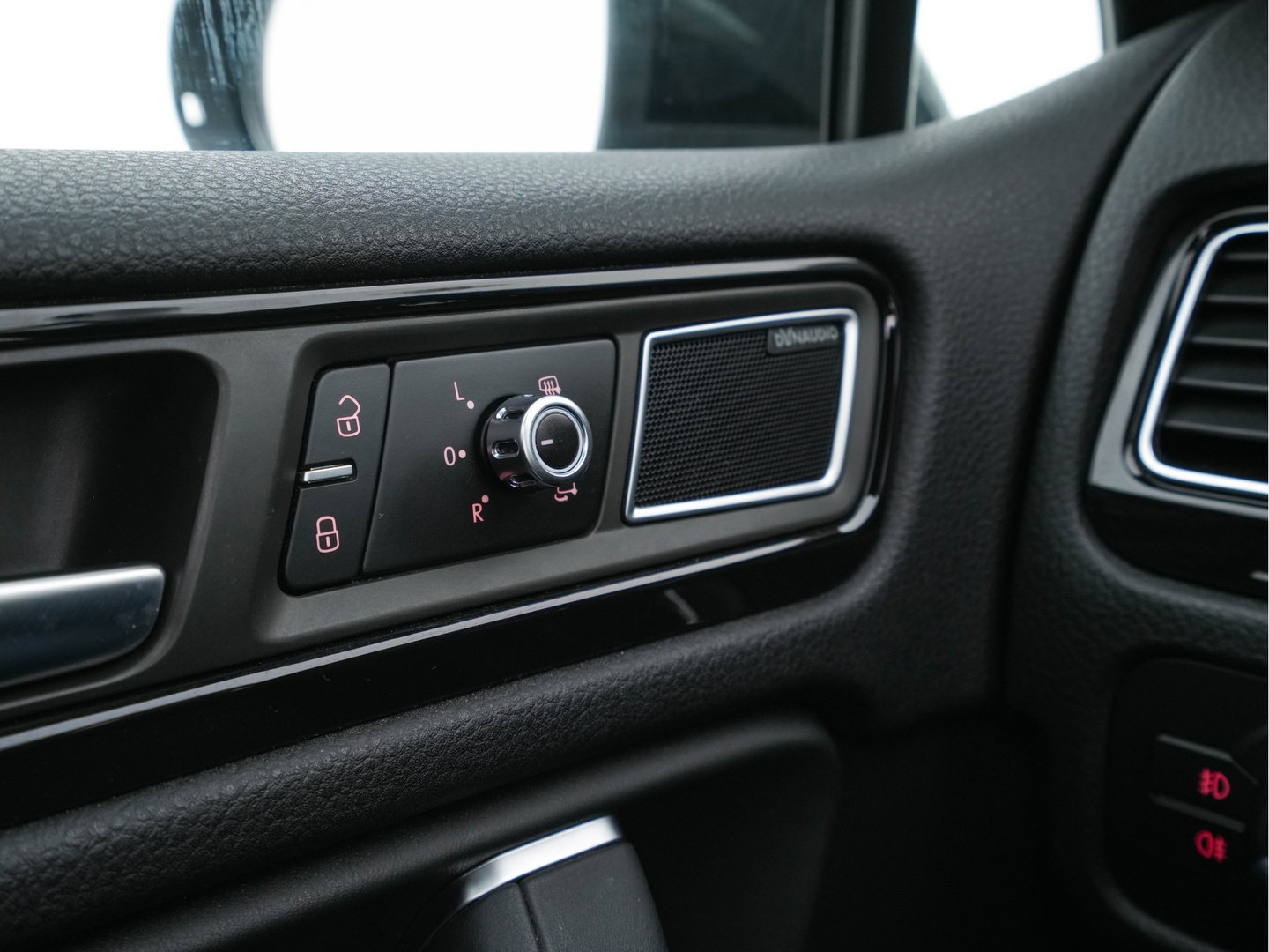 Volkswagen Touareg 3.0 TDI R-line Aut. *PANO | LEATHER | NAVI-FULLMAP | XENON | DYNAUDIO | MEMORY-PACK | ECC | SHIFT-PADDLES | PDC | DAB | COMFORTSEATS | 21"ALU*