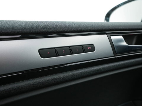 Volkswagen Touareg 3.0 TDI R-line Aut. *PANO | LEATHER | NAVI-FULLMAP | XENON | DYNAUDIO | MEMORY-PACK | ECC | SHIFT-PADDLES | PDC | DAB | COMFORTSEATS | 21"ALU*