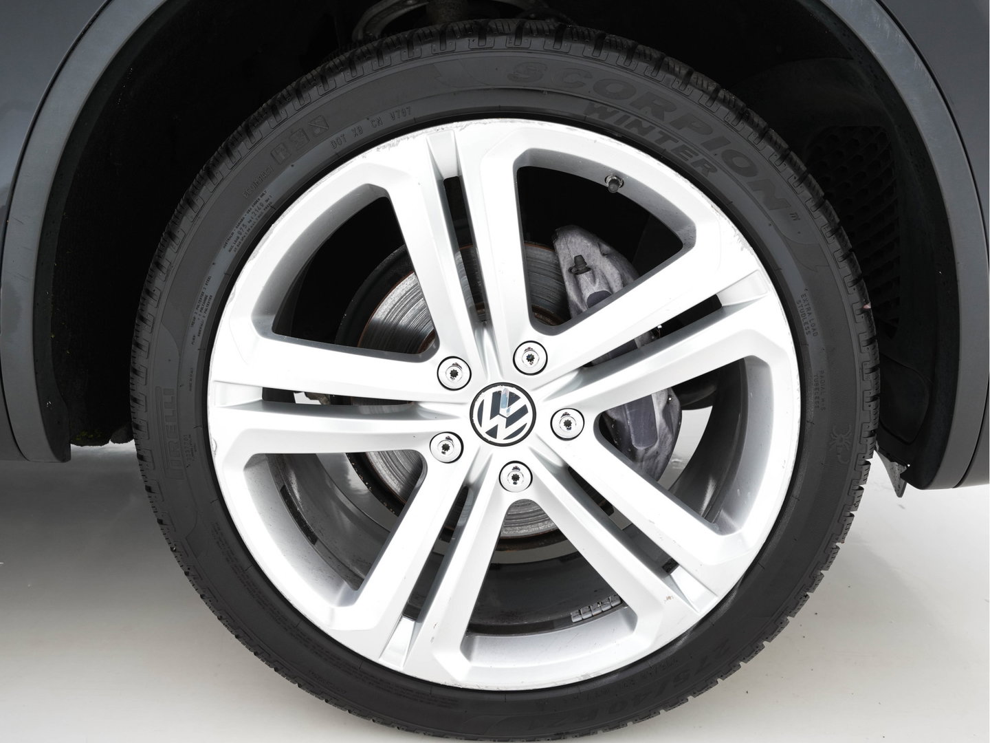 Volkswagen Touareg 3.0 TDI R-line Aut. *PANO | LEATHER | NAVI-FULLMAP | XENON | DYNAUDIO | MEMORY-PACK | ECC | SHIFT-PADDLES | PDC | DAB | COMFORTSEATS | 21"ALU*