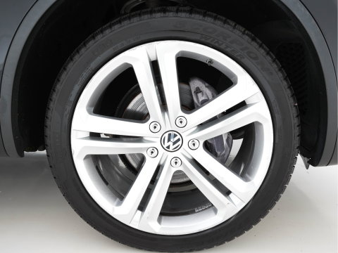 Volkswagen Touareg 3.0 TDI R-line Aut. *PANO | LEATHER | NAVI-FULLMAP | XENON | DYNAUDIO | MEMORY-PACK | ECC | SHIFT-PADDLES | PDC | DAB | COMFORTSEATS | 21"ALU*