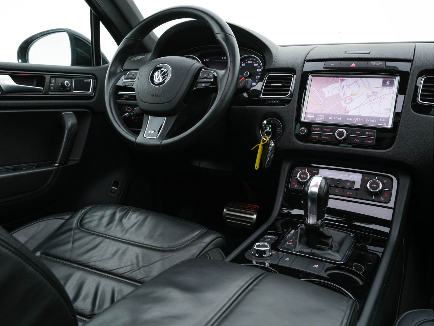 Volkswagen Touareg 3.0 TDI R-line Aut. *PANO | LEATHER | NAVI-FULLMAP | XENON | DYNAUDIO | MEMORY-PACK | ECC | SHIFT-PADDLES | PDC | DAB | COMFORTSEATS | 21"ALU*