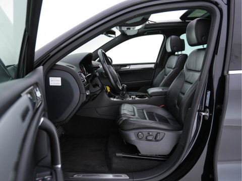 Volkswagen Touareg 3.0 TDI R-line Aut. *PANO | LEATHER | NAVI-FULLMAP | XENON | DYNAUDIO | MEMORY-PACK | ECC | SHIFT-PADDLES | PDC | DAB | COMFORTSEATS | 21"ALU*