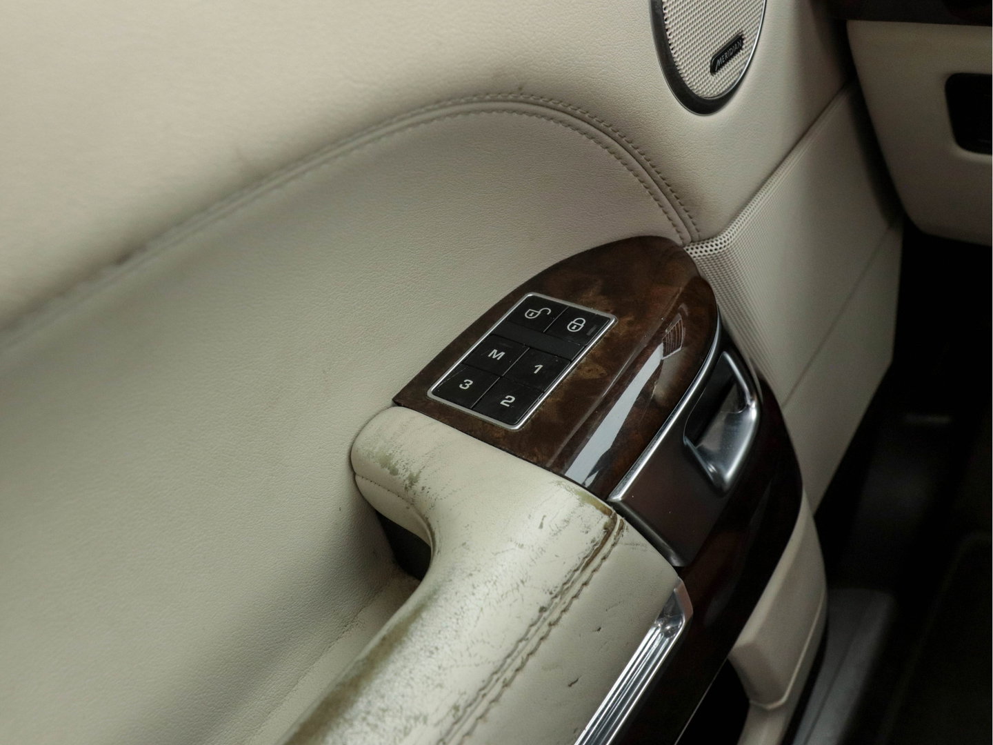Land Rover Range Rover 3.0 TDV6 Vogue Aut. *PANO | LEATHER | NAVI-FULLMAP | DIGI-COCKPIT | TOPVIEW | BI-XENON | MERIDIAN-AUDIO | MEMORY-PACK | AIRSUSPENSION | HEATED-COMFORTSEATS | SHIFTPADDLES | 20"ALU*